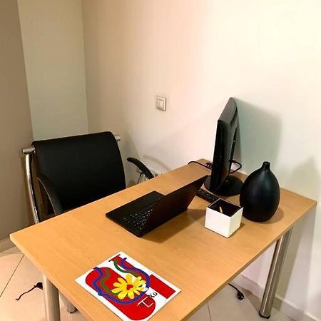 Spacious 4-Bedroom Family Home, 100M From Metro Athén Kültér fotó