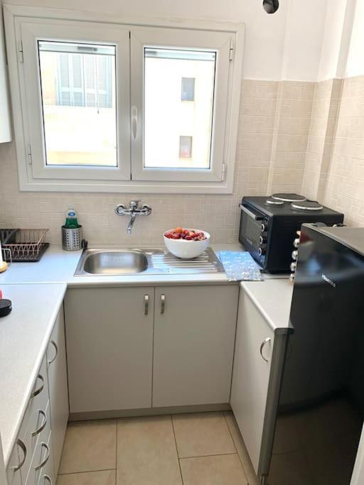 Spacious 4-Bedroom Family Home, 100M From Metro Athén Kültér fotó