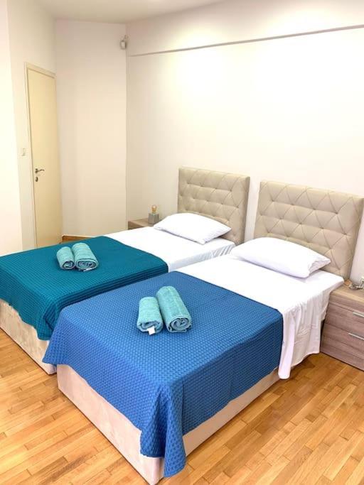 Spacious 4-Bedroom Family Home, 100M From Metro Athén Kültér fotó
