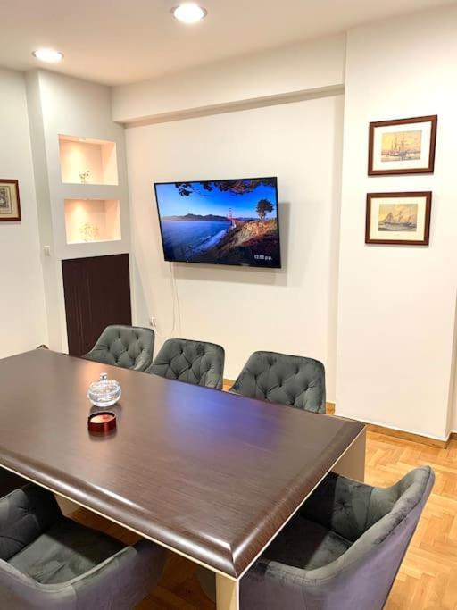 Spacious 4-Bedroom Family Home, 100M From Metro Athén Kültér fotó
